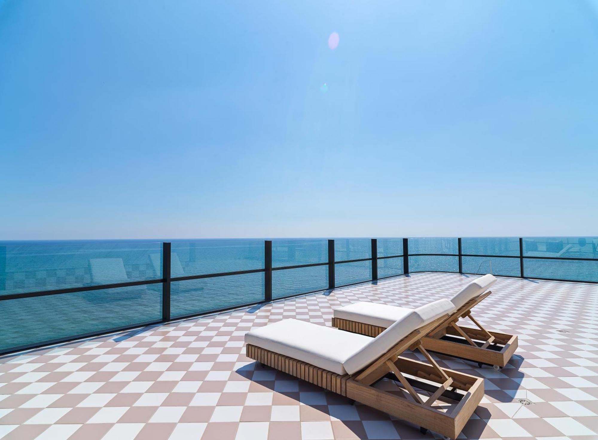 Liv Mackenzie Beach Suites Larnaca Adults Only Exterior foto
