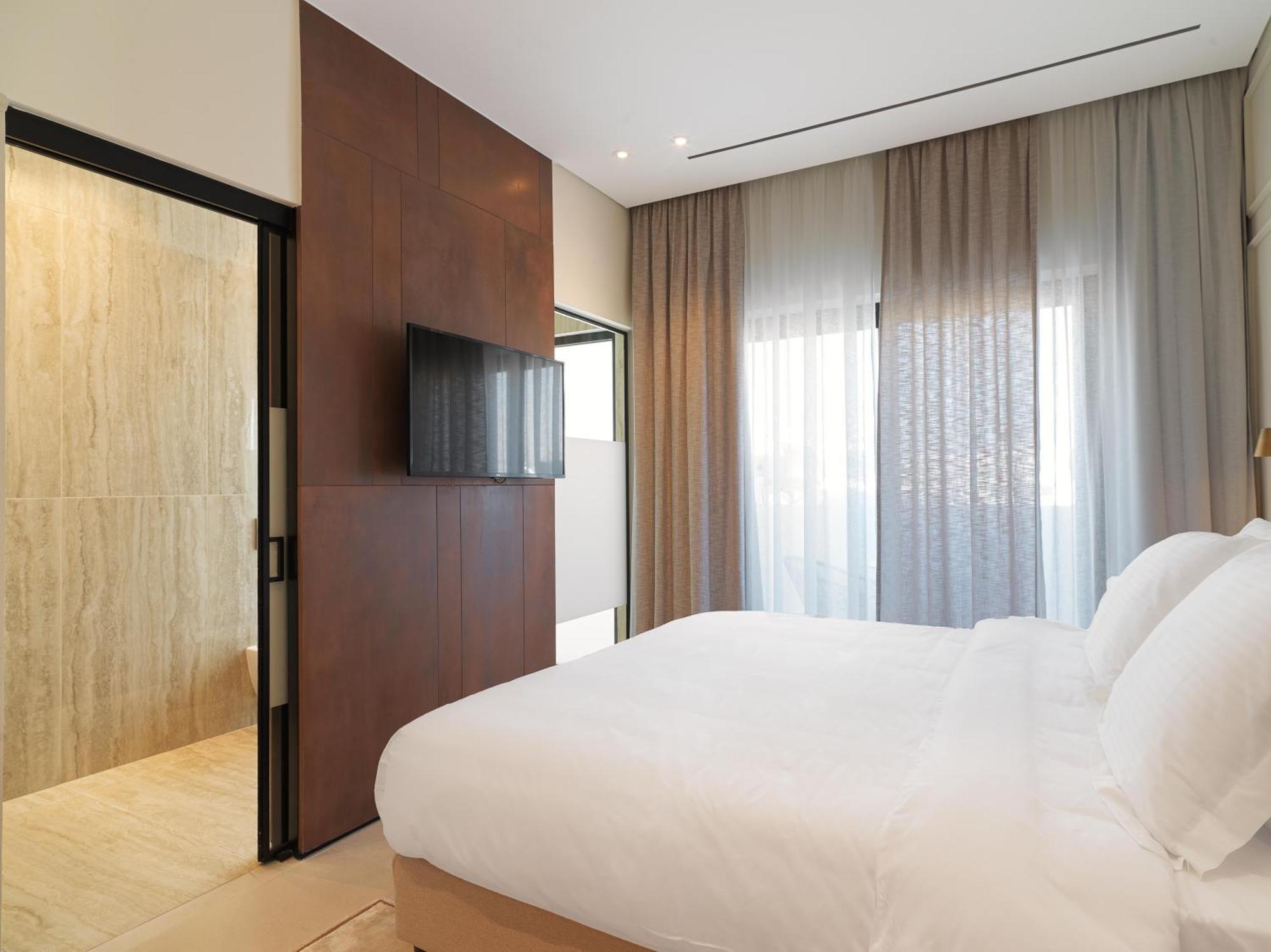Liv Mackenzie Beach Suites Larnaca Adults Only Exterior foto